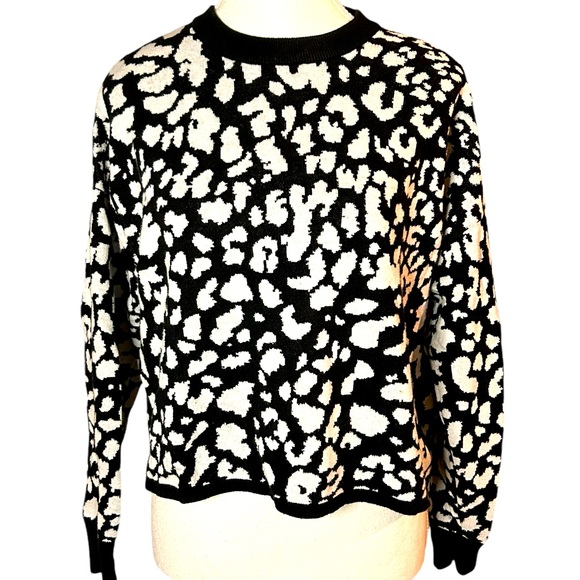 Bar III Sweaters - Bar III Black & White Cheetah Jacquard Crewneck Pullover Cropped Sweater M
